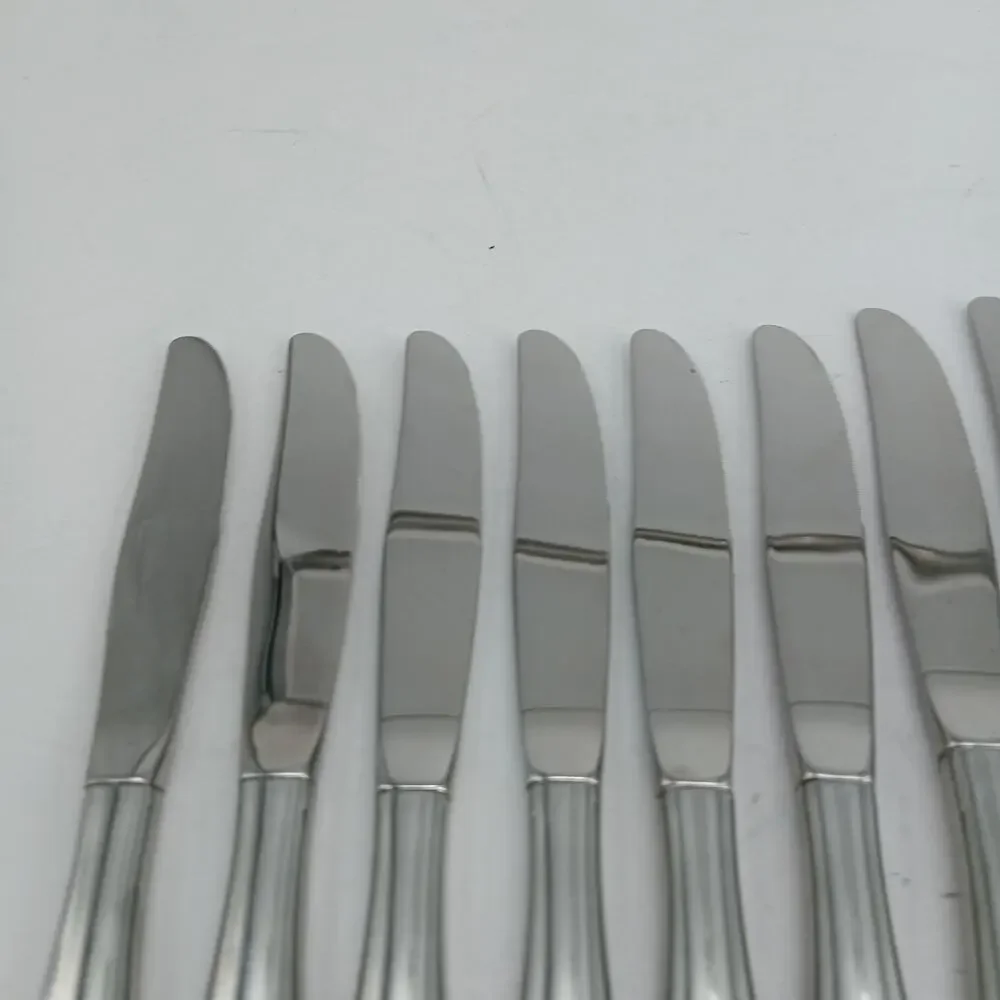 8X BK Oneida LA ROSE Dinner Butter Knives Rogers Premier Stainless Serrated